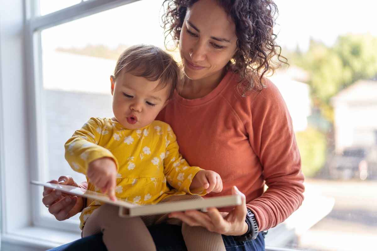 Mom reads to her baby to help develop speech